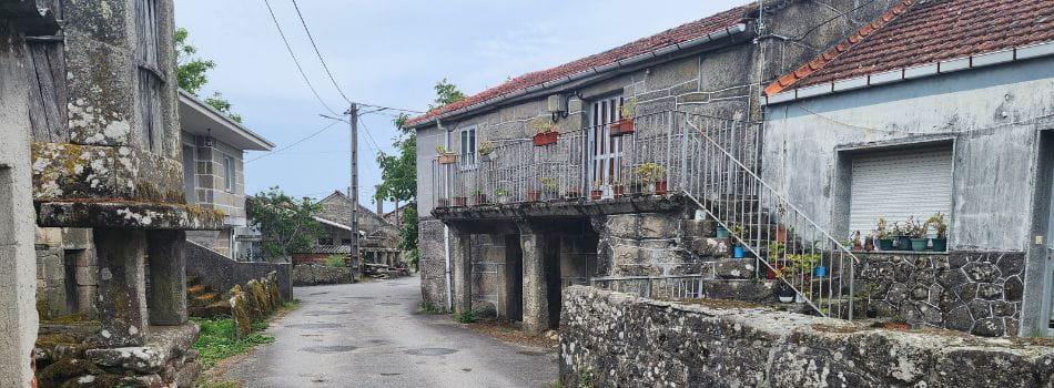 Day 13 - Tamallancos to Oseira - village